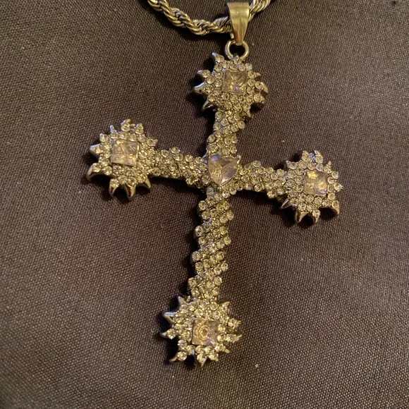 Elegant silver & pink Cross Pendant Necklace - Picture 2 of 6